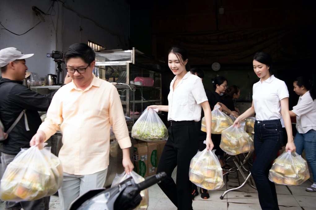 Thủ khoa Đại học Kinh tế quốc dân đi thi Hoa hậu Việt Nam - 6 Thủ khoa Đại học Kinh tế quốc dân đi thi Hoa hậu Việt Nam - 6