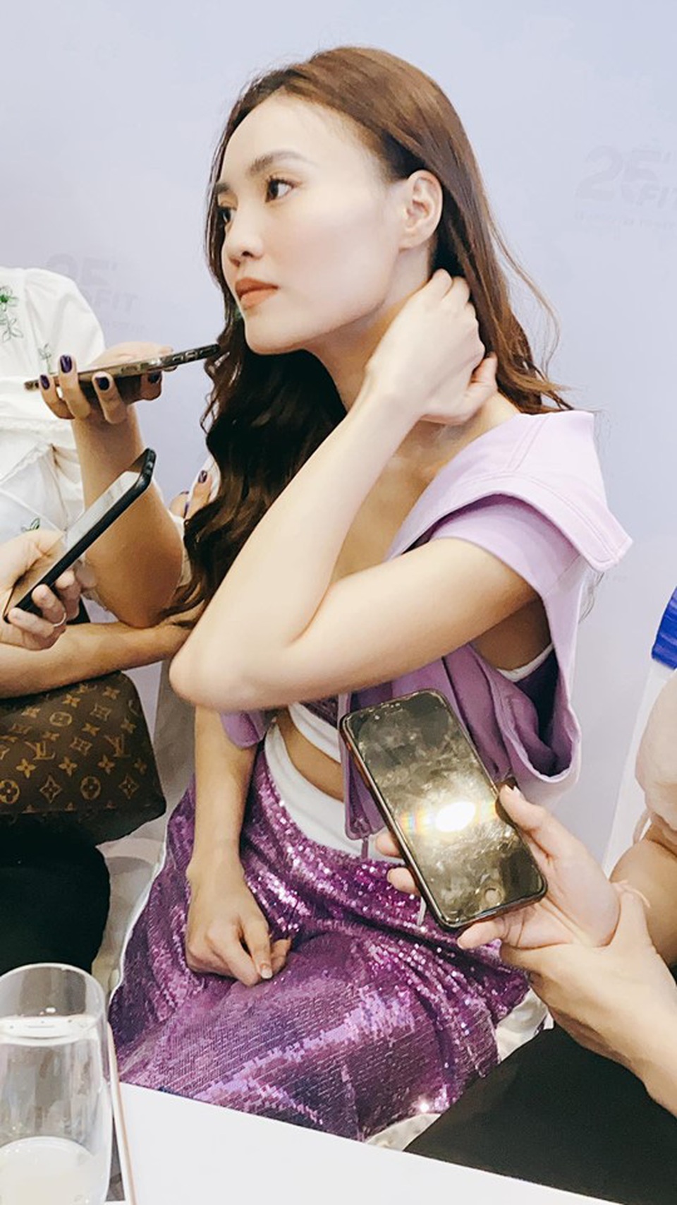 Á hậu Tú Anh quyến rũ, Ninh Dương Lan Ngọc được fan Hà Nội vây kín - 7 Á hậu Tú Anh quyến rũ, Ninh Dương Lan Ngọc được fan Hà Nội vây kín - 7