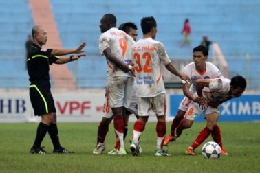 Nóng bỏng trước lễ tổng kết mùa giải V-League 2013