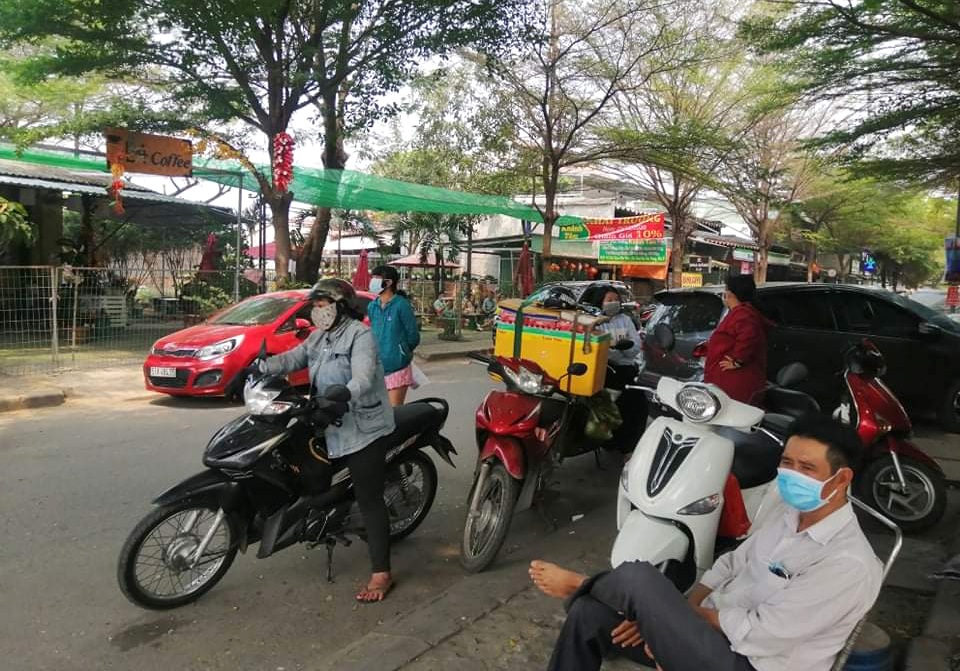 Cận cảnh phong tỏa khu chung cư có nhân viên sân bay mắc Covid-19 - 5 Cận cảnh phong tỏa khu chung cư có nhân viên sân bay mắc Covid-19 - 5