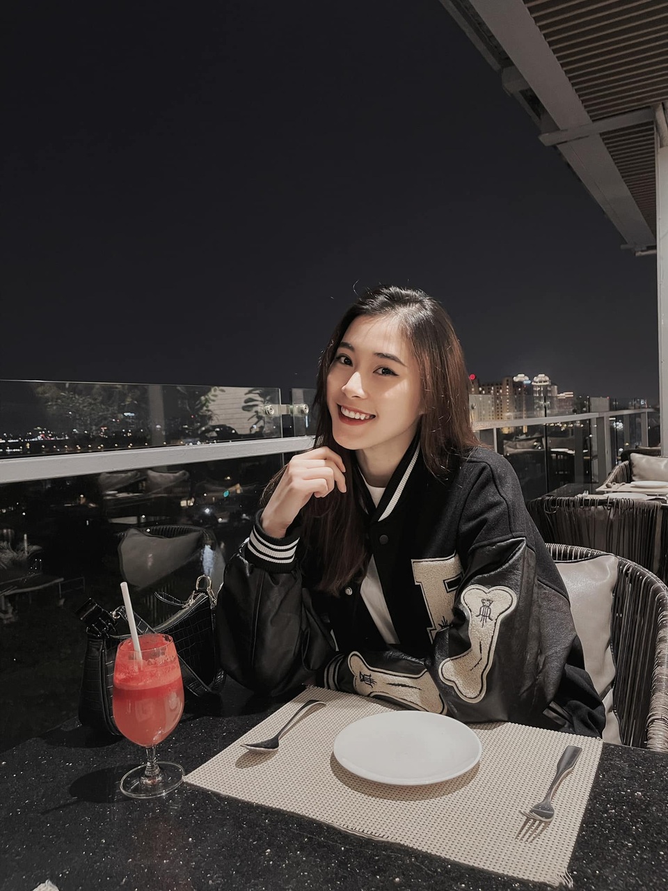 Vẻ đẹp ngọt ngào ở tuổi 19 của hoa khôi bóng chuyền Đặng Thu Huyền - 10 Vẻ đẹp ngọt ngào ở tuổi 19 của hoa khôi bóng chuyền Đặng Thu Huyền - 10
