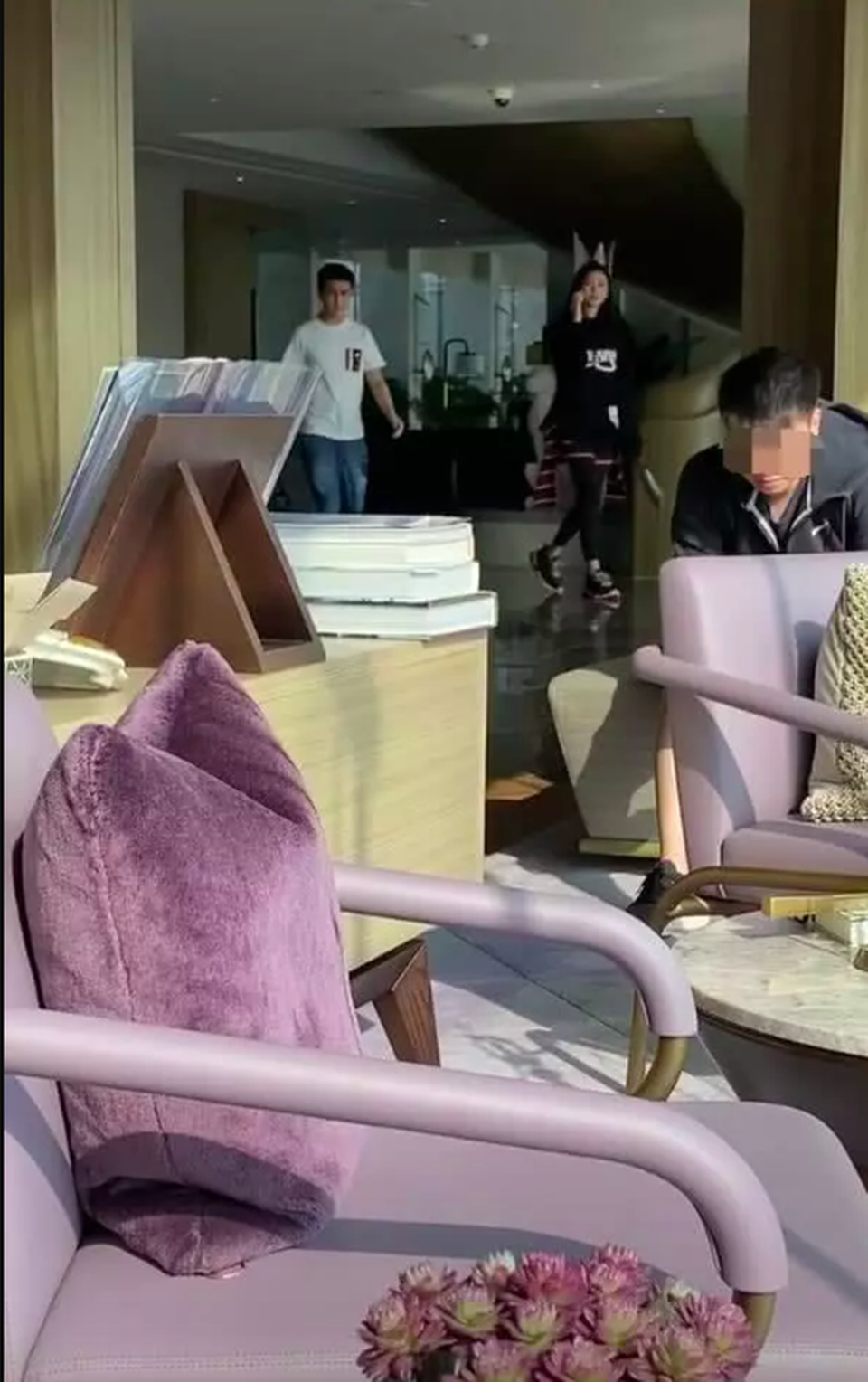 Cuộc sống đáng ghen tị của siêu mẫu sinh cháu đích tôn cho “tỷ phú sòng bạc Macau” - 10 Cuộc sống đáng ghen tị của siêu mẫu sinh cháu đích tôn cho “tỷ phú sòng bạc Macau” - 10