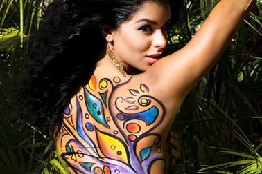 Người đẹp Hoàn vũ làm người mẫu body painting 