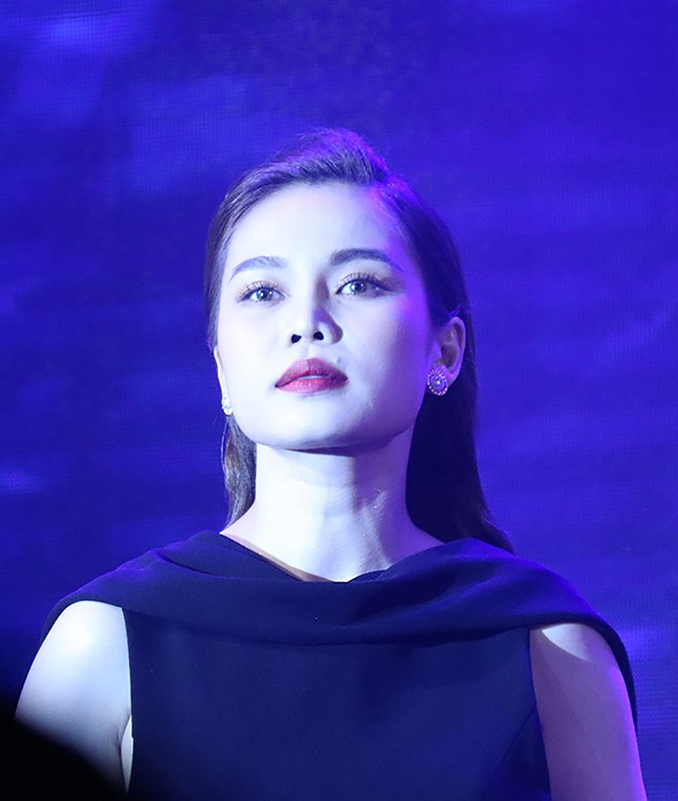 Giang Hồng Ngọc: “Tôi quản lý chồng và ghen ra mặt khi anh đi nhậu” - 4 Giang Hồng Ngọc: “Tôi quản lý chồng và ghen ra mặt khi anh đi nhậu” - 4