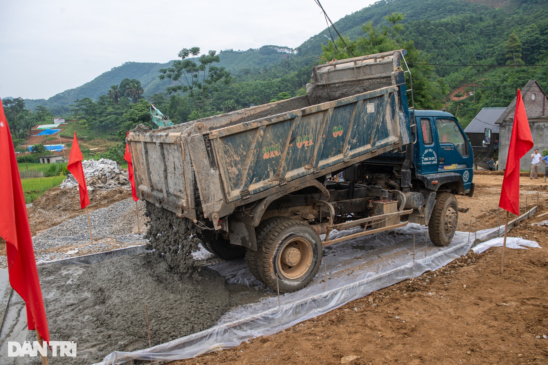 Khởi công xây dựng tuyến đường Làng Nủ - Trĩ Trong - 5 Khởi công xây dựng tuyến đường Làng Nủ - Trĩ Trong - 5