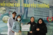 Trao hơn 171 triệu đồng đến người mẹ xin cứu con trai 2 lần ngừng tim
