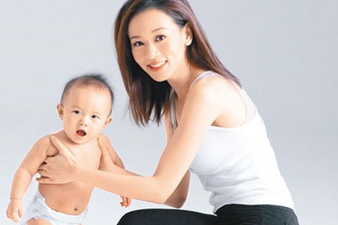 Những bà mẹ nổi tiếng của làng giải trí Hồng Kông rủ nhau khoe bé cưng