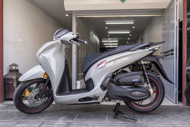 Cận cảnh Honda SH 350i về đại lý tại Hà Nội, thêm màu mới hút khách
