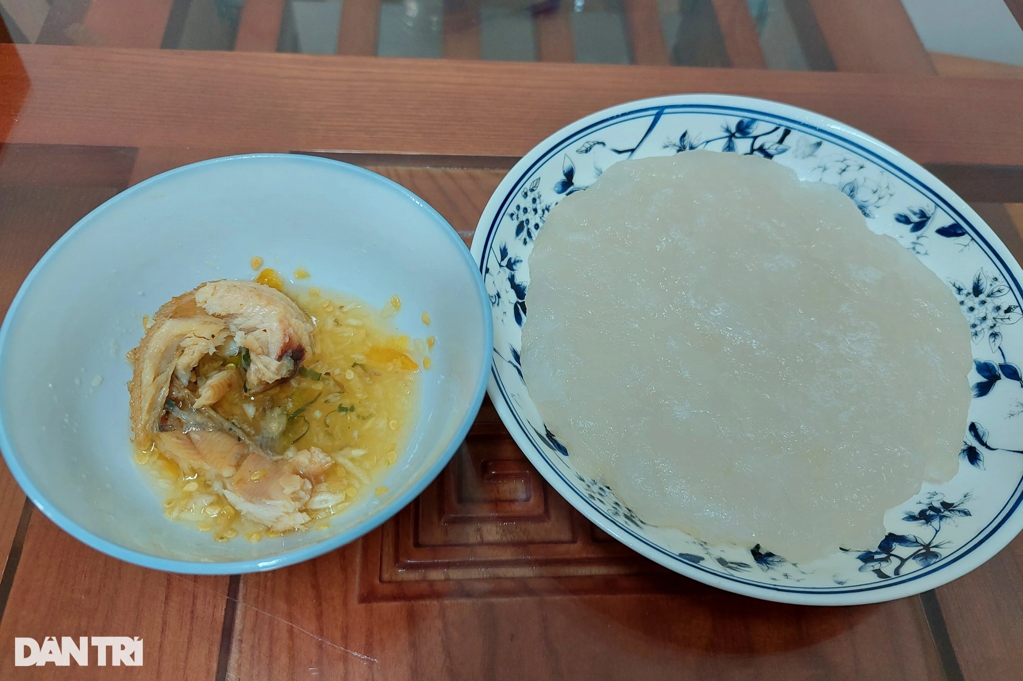 Thực khách tò mò đặc sản xứ Nẫu bột mì nhứt khuấy chấm nước mắm - 1 Thực khách tò mò đặc sản xứ Nẫu bột mì nhứt khuấy chấm nước mắm - 1