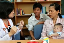 Bé bị dao đâm xuyên hộp sọ mắc viêm màng não nặng