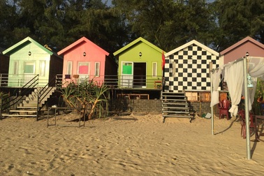 Tháo dỡ hơn 200 “lều du lịch” dựng trái phép trên đất quốc phòng