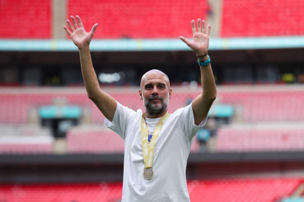 Hành động đẹp của Pep Guardiola với nhân viên Man City - 1 Hành động đẹp của Pep Guardiola với nhân viên Man City - 1