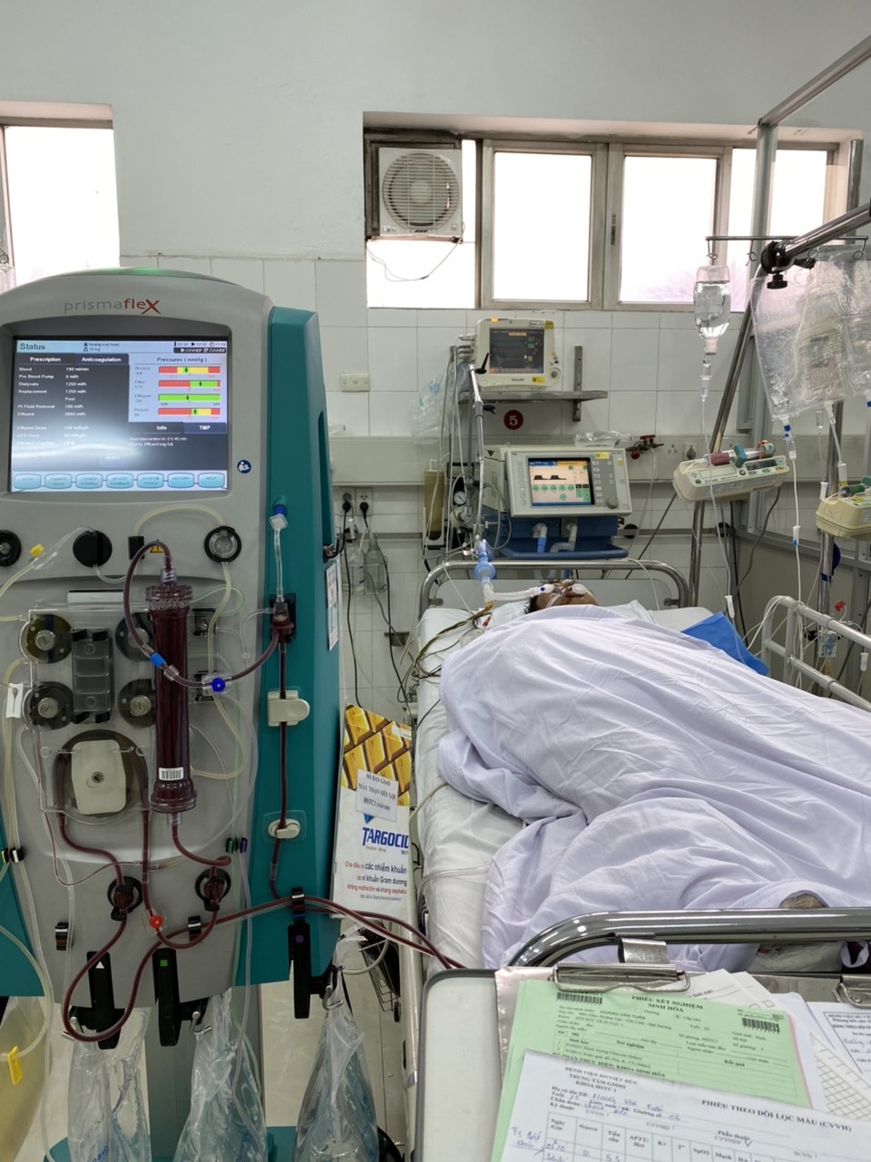 Hoàn cảnh chàng trai hăng hái chống giặc Covid - 19 gặp nạn nguy kịch - 1 Hoàn cảnh chàng trai hăng hái chống giặc Covid - 19 gặp nạn nguy kịch - 1
