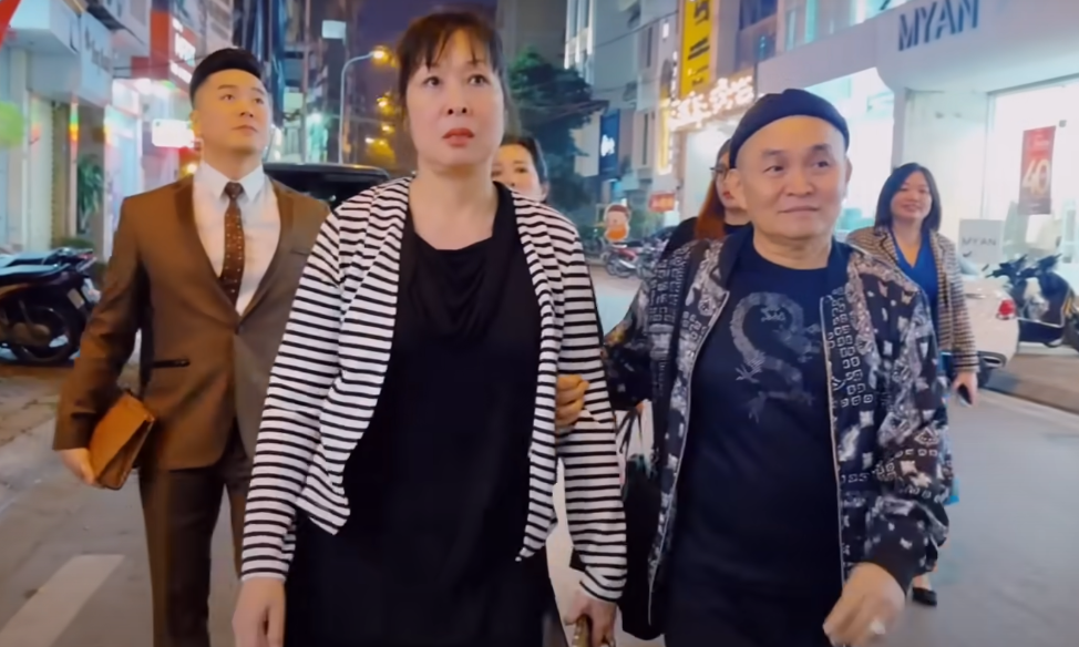 ज़ुआन हिन्ह ने हांग वान को पैसे उधार न देने का कारण बताया, 20 साल पहले अपनी सैलरी का खुलासा किया - 3 Xuân Hinh kể lý do không cho Hồng Vân vay tiền, bật mí cát-xê 20 năm trước - 3