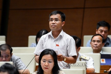 “Cán bộ bị xóa tư cách có bị truy thu lương, thưởng hay không?”