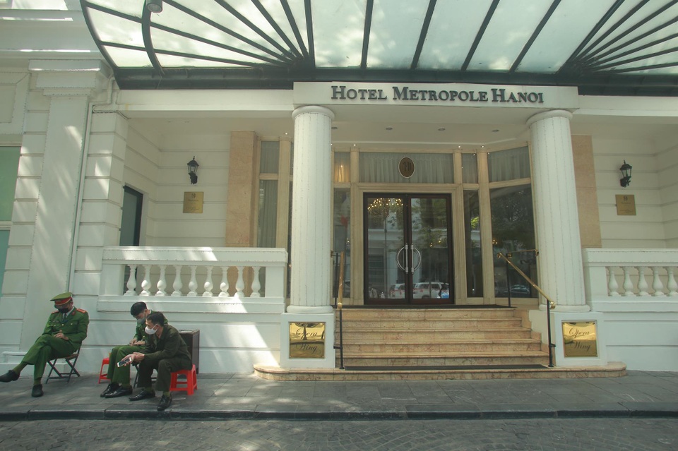 Khách sạn Metropole tạm dừng hoạt động để khử trùng - 1 Khách sạn Metropole tạm dừng hoạt động để khử trùng - 1