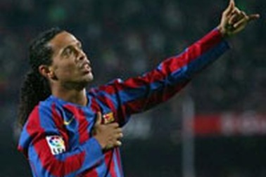 Ronaldinho giúp Barca san bằng kỷ lục lịch sử