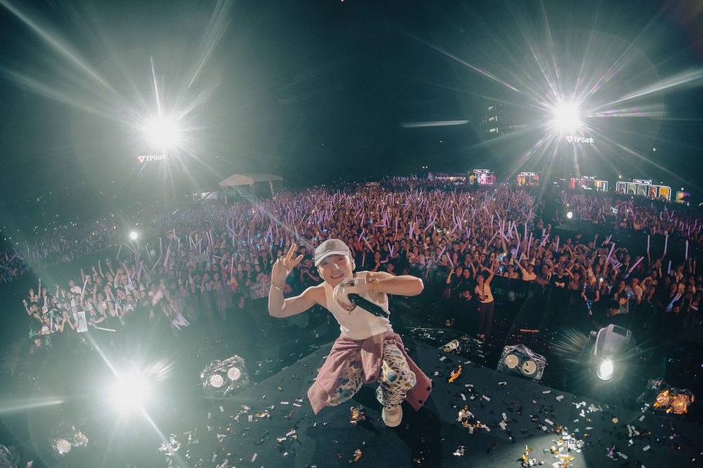 Biển người bung hết chất Tôi tại TPBank 2in1 Concert - 6 Biển người bung hết chất Tôi tại TPBank 2in1 Concert - 6