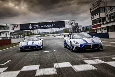 Thỏa giấc mơ lái xe thể thao trên đường đua Italy với Maserati