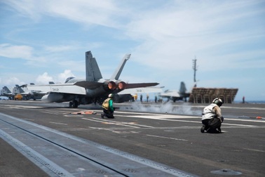 Hai tàu sân bay Mỹ tập trận phối hợp tại biển Philippines