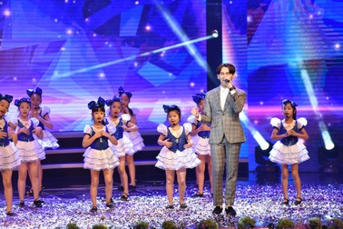 Ca sĩ Trung Quân tỏa sáng tại Nhân tài Đất Việt