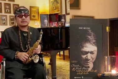 Saxophone Trần Mạnh Tuấn ngồi xe lăn khóc tiễn biệt nhạc sĩ Phú Quang