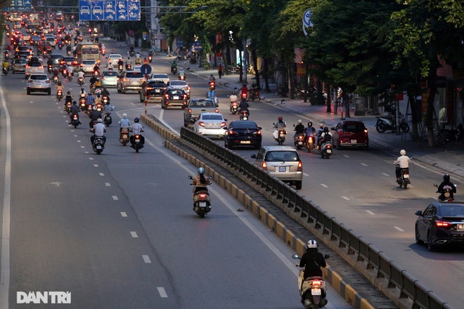 So sánh giao thông ở Hà Nội đông - vắng khác biệt khi giãn cách xã hội - 14 So sánh giao thông ở Hà Nội đông - vắng khác biệt khi giãn cách xã hội - 14