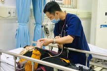 3 điều không được làm khi có người thân bị đột quỵ