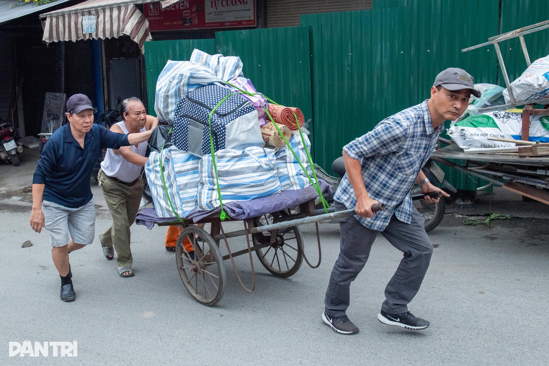 Tất bật công tác giải phóng mặt bằng tuyến đường đắt nhất hành tinh - 9