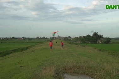Một thoáng hoàng hôn bên công trình bằng đá độc nhất vô nhị