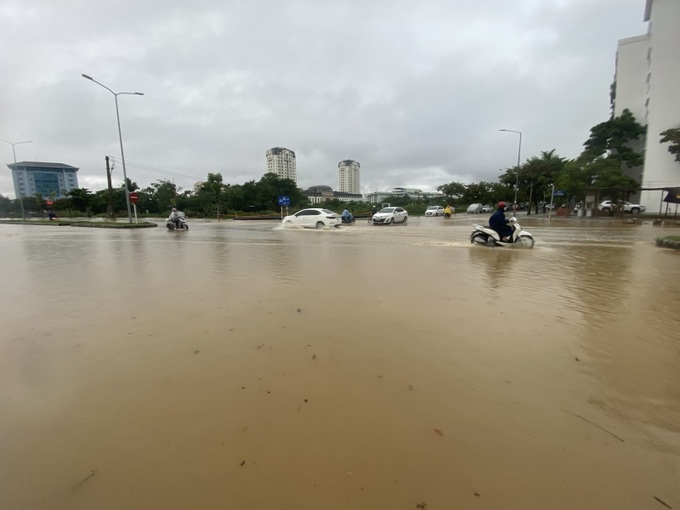 Ngập úng cục bộ xảy ra tại nhiều tuyến đường thuộc Khu đô thị An Vân Dương, TP Huế