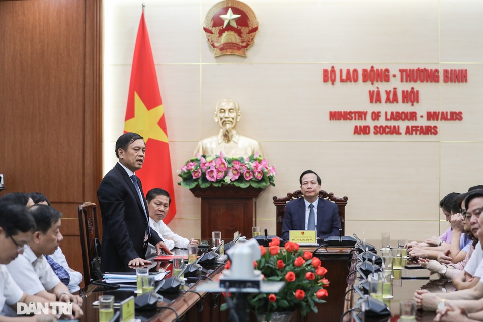 Công bố quyết định bổ nhiệm Thứ trưởng Bộ Lao động - Thương binh và Xã hội - 3 Công bố quyết định bổ nhiệm Thứ trưởng Bộ Lao động - Thương binh và Xã hội - 3
