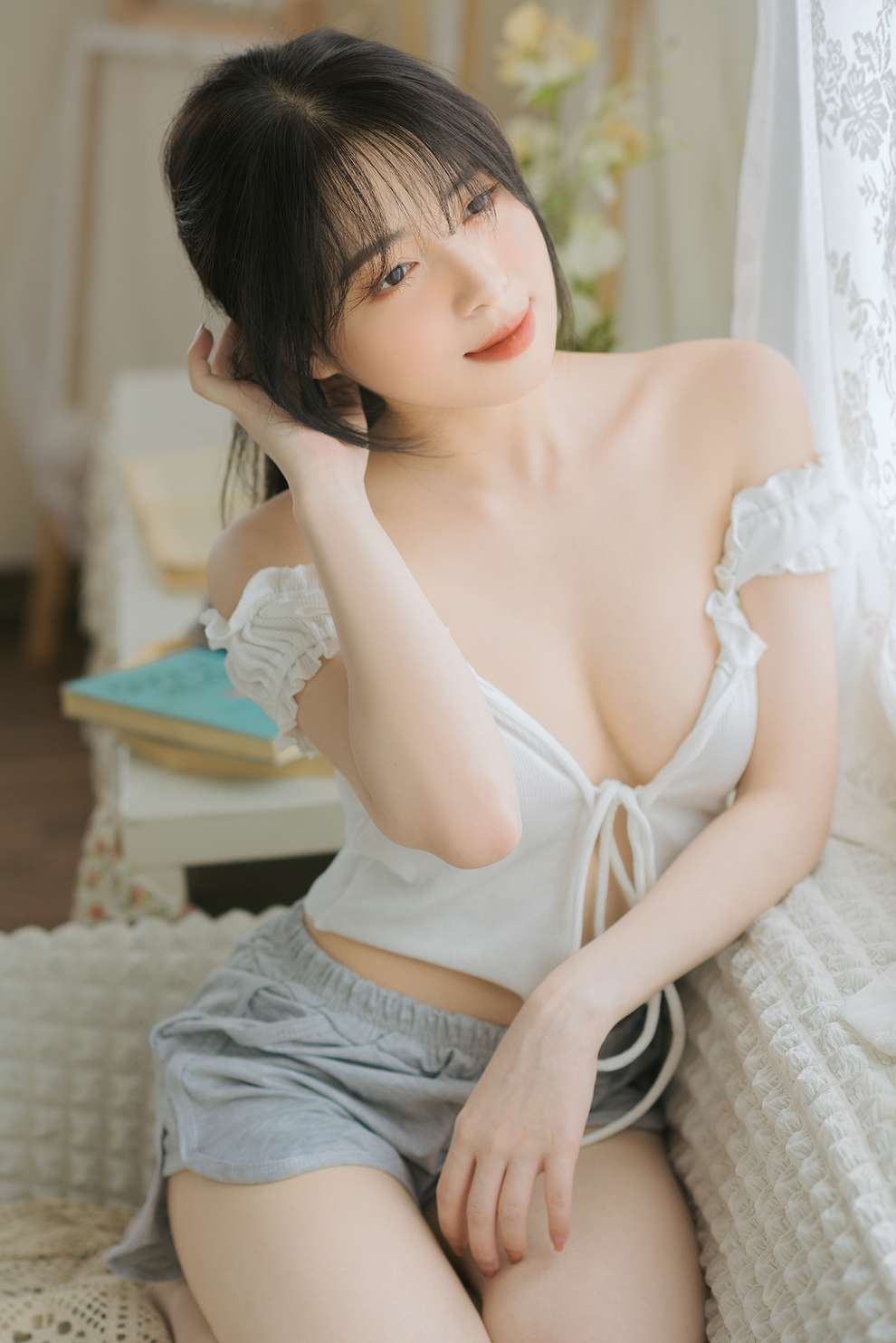 Thiếu nữ Hà thành xinh xắn, diện đồ gợi cảm thiêu đốt mọi ánh nhìn - 4 Thiếu nữ Hà thành xinh xắn, diện đồ gợi cảm thiêu đốt mọi ánh nhìn - 4