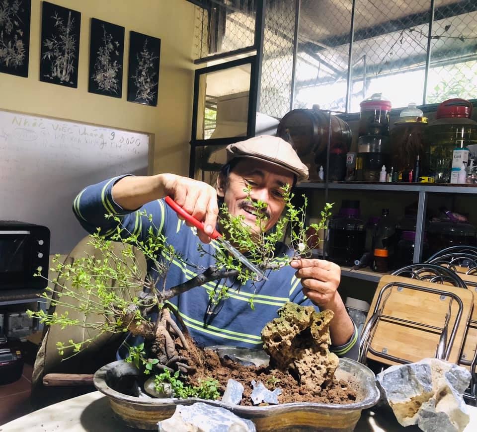 Nghệ sĩ Giang Còi đi mua thuốc chữa bệnh, bất ngờ được tặng số tiền gấp 5 - 4 Nghệ sĩ Giang Còi đi mua thuốc chữa bệnh, bất ngờ được tặng số tiền gấp 5 - 4