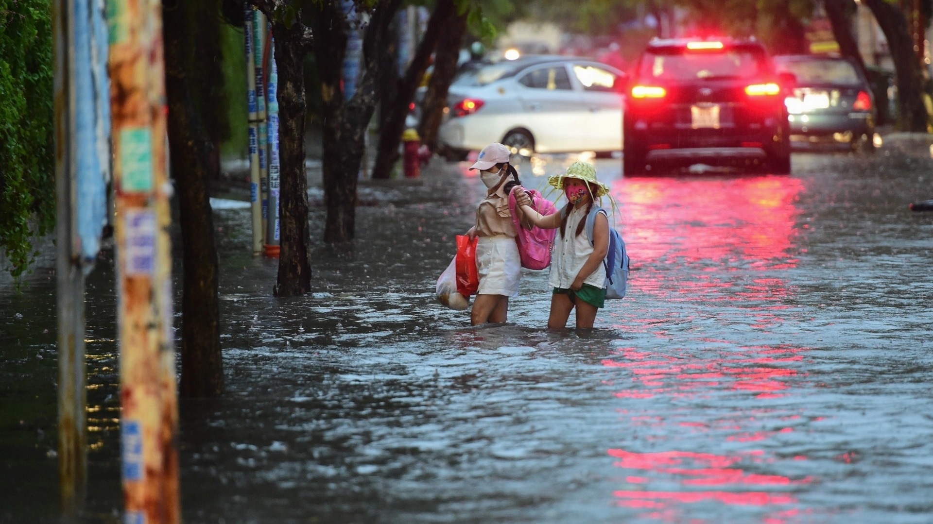 Vì sao TPHCM càng chống ngập, càng ngập?