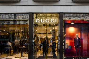 Siêu thị ở Anh "chơi lớn" khi bán hàng hiệu Gucci chỉ với giá 16 USD