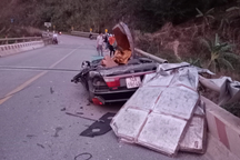 Xe tải đè bẹp ô tô trên đèo khiến hai bố con tử vong: Bắt tạm giam tài xế