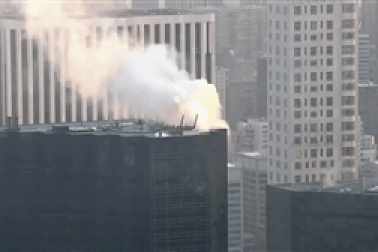 Cháy ở tầng thượng của Tháp Trump, khói bốc nghi ngút