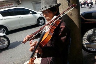 Nghệ sĩ violin đường phố Hải Phòng qua đời vì tai nạn giao thông