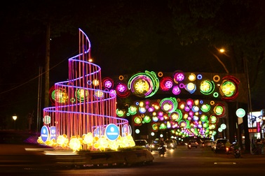 Sắc Xuân tràn ngập trên thành phố mang tên Bác