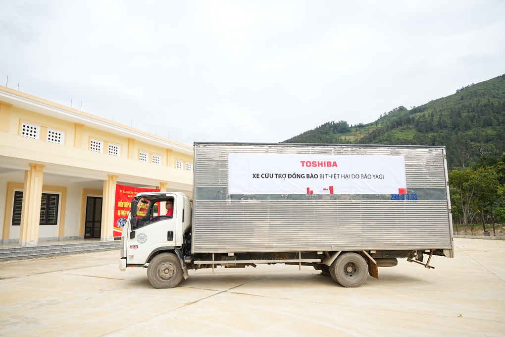Toshiba thắp sáng hy vọng, sẻ chia yêu thương đến vùng cao Lào Cai - 4 Toshiba thắp sáng hy vọng, sẻ chia yêu thương đến vùng cao Lào Cai - 4