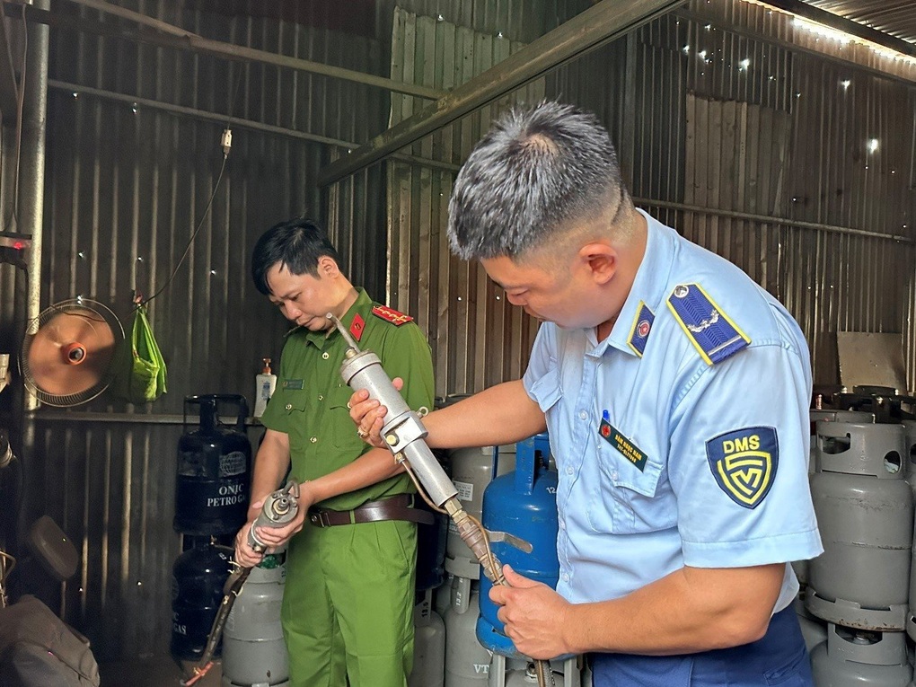 Phát hiện cơ sở sang chiết gas trái phép trong khu công nghiệp - 1 Phát hiện cơ sở sang chiết gas trái phép trong khu công nghiệp - 1