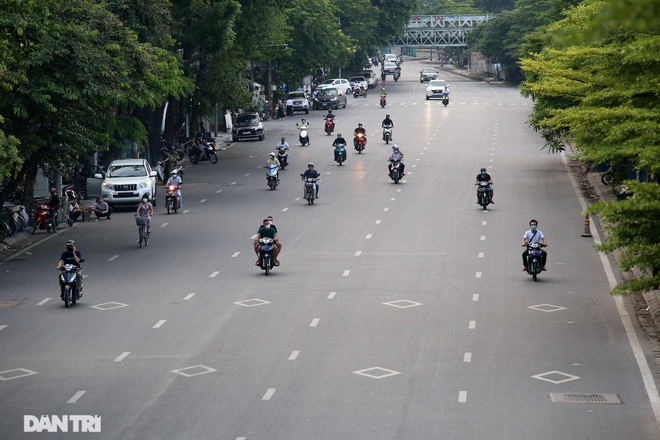 So sánh giao thông ở Hà Nội đông - vắng khác biệt khi giãn cách xã hội - 24 So sánh giao thông ở Hà Nội đông - vắng khác biệt khi giãn cách xã hội - 24