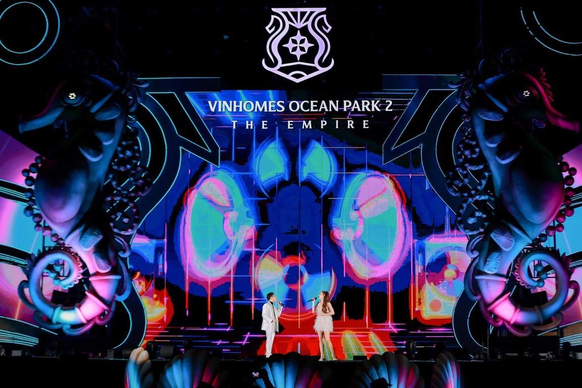 Pháo hoa rực rỡ khai trương tổ hợp biển tạo sóng ở Vinhomes Ocean Park 2 - 7 Pháo hoa rực rỡ khai trương tổ hợp biển tạo sóng ở Vinhomes Ocean Park 2 - 7