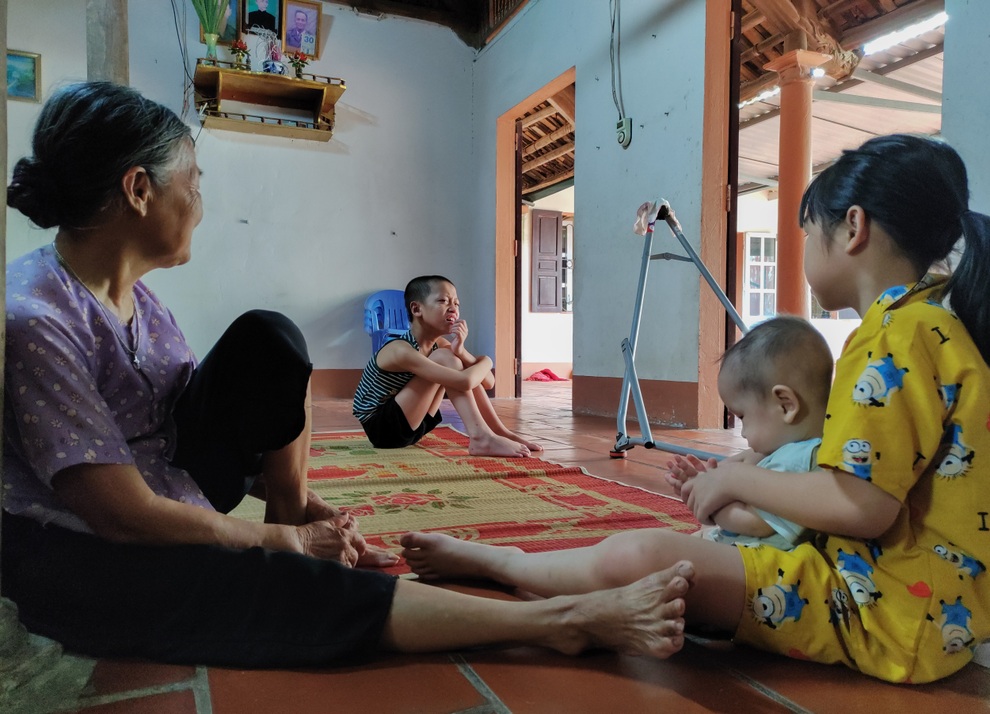 4 đứa trẻ mồ côi cha được bạn đọc giúp đỡ hơn 122 triệu đồng - 2 4 đứa trẻ mồ côi cha được bạn đọc giúp đỡ hơn 122 triệu đồng - 2