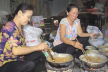 Sát Tết, làng nghề mứt Quảng Trị tất bật vào vụ lớn nhất trong năm