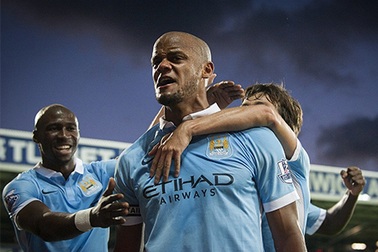 Thắng nhàn West Brom, Man City lên ngôi đầu bảng