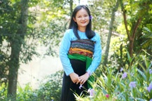 Nữ thủ khoa dân tộc Mường vừa xinh đẹp lại là đảng viên trẻ