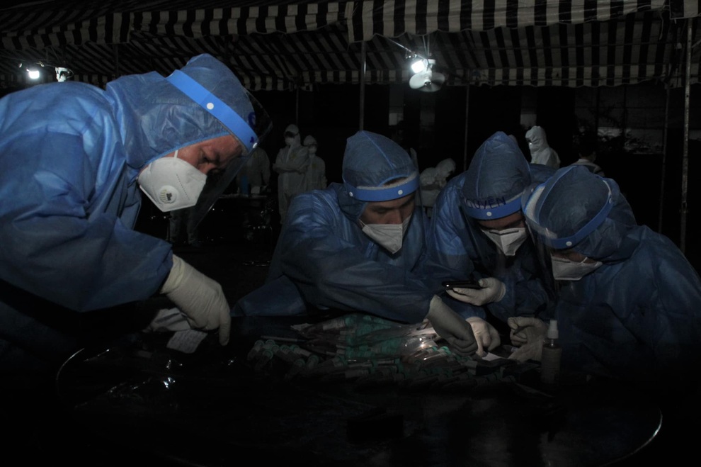 Nghệ sĩ không ngồi yên trong mùa dịch - 2 Nghệ sĩ không ngồi yên trong mùa dịch - 2