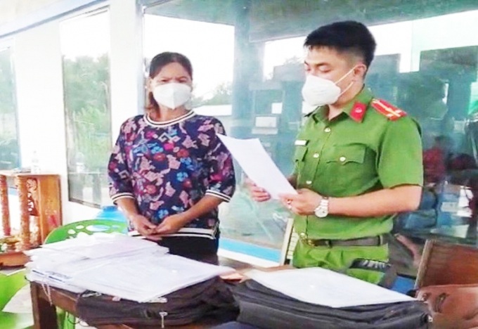 Cơ quan điều tra đọc lệnh bắt tạm giam Lê Thị Hồng